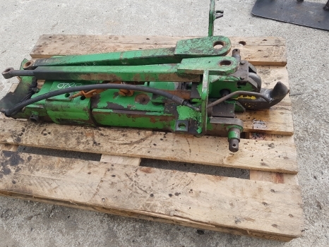 John Deere 6920, 6820, 6810, 6910 Pick Up Hitch Frame Al229594, Al220949 - 快速耦合器 适用于 农业机械:图1 John Deere 6920, 6820, 6810, 6910 Pick Up Hitch Frame Al229594, Al220949 - 快速耦合器 适用于 农业机械:图1