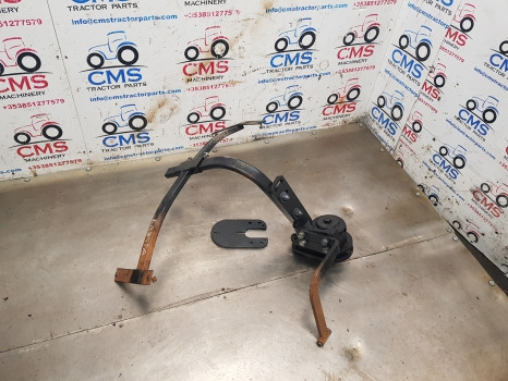Kubota M5092 Front Axle Mudguard Bracket Lhs Assy - 挡泥板:图3 Kubota M5092 Front Axle Mudguard Bracket Lhs Assy - 挡泥板:图3