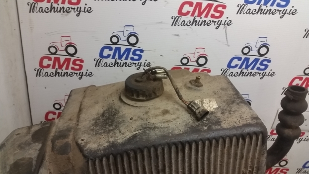 Landini Mythos Series 115 Additional Fuel Tank Assembly 3652138m92, 3652133j9c - 燃料箱 适用于 拖拉机:图3 Landini Mythos Series 115 Additional Fuel Tank Assembly 3652138m92, 3652133j9c - 燃料箱 适用于 拖拉机:图3