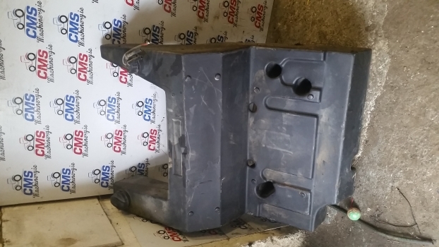 Landini Mythos Series 115 Fuel Tank 3647933m94, 3647310m91, 3652135m91 - 燃料箱 适用于 拖拉机:图1 Landini Mythos Series 115 Fuel Tank 3647933m94, 3647310m91, 3652135m91 - 燃料箱 适用于 拖拉机:图1