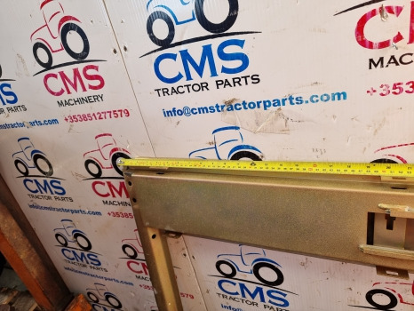 Manitou Mlt627, 628, Mlt Series, Cab Lower Door Frame 602012 - 车门及其零件:图4 Manitou Mlt627, 628, Mlt Series, Cab Lower Door Frame 602012 - 车门及其零件:图4