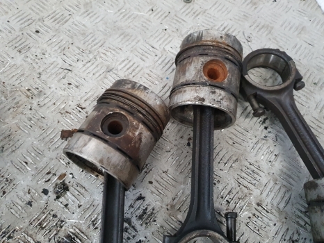 Massey Ferguson 135, 140, 145 Ad3.152 Pistons Set, Con Rod, 82111, 84774, 84957 - 活塞/环/ 衬套 适用于 拖拉机:图2 Massey Ferguson 135, 140, 145 Ad3.152 Pistons Set, Con Rod, 82111, 84774, 84957 - 活塞/环/ 衬套 适用于 拖拉机:图2