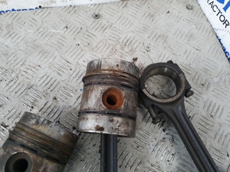 Massey Ferguson 135, 140, 145 Ad3.152 Pistons Set, Con Rod, 82111, 84774, 84957 - 活塞/环/ 衬套 适用于 拖拉机:图3 Massey Ferguson 135, 140, 145 Ad3.152 Pistons Set, Con Rod, 82111, 84774, 84957 - 活塞/环/ 衬套 适用于 拖拉机:图3