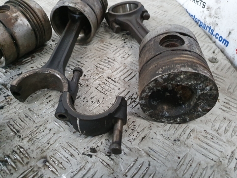 Massey Ferguson 135, 140, 145 Ad3.152 Pistons Set, Con Rod, 82111, 84774, 84957 - 活塞/环/ 衬套 适用于 拖拉机:图5 Massey Ferguson 135, 140, 145 Ad3.152 Pistons Set, Con Rod, 82111, 84774, 84957 - 活塞/环/ 衬套 适用于 拖拉机:图5