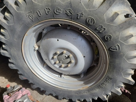 Massey Ferguson 265, 275, 290, 298 Rear Wheel And Tyre 16.9r34 - 车轮:图5 Massey Ferguson 265, 275, 290, 298 Rear Wheel And Tyre 16.9r34 - 车轮:图5