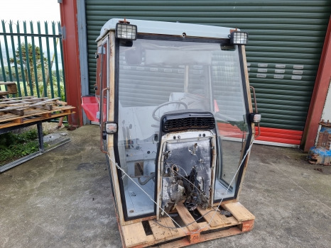 Massey Ferguson 375, 390, 398, 399, 365 Cab Complete No 47 3477585m91 - 驾驶室:图3 Massey Ferguson 375, 390, 398, 399, 365 Cab Complete No 47 3477585m91 - 驾驶室:图3