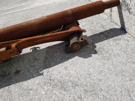 Massey Ferguson 7719s Front Axle Suspension Bracket Assy 4391065m91, 4391065m91 - 悬挂系统 适用于 拖拉机:图4 Massey Ferguson 7719s Front Axle Suspension Bracket Assy 4391065m91, 4391065m91 - 悬挂系统 适用于 拖拉机:图4