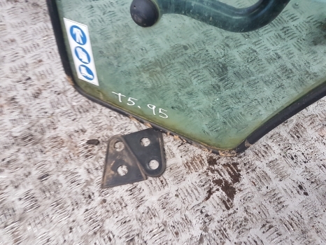 New Holland T4, T5 Series T5.95, 85, 120 Cab Door Lhs 84472427, 84224132 - 车门及其零件 适用于 拖拉机:图4 New Holland T4, T5 Series T5.95, 85, 120 Cab Door Lhs 84472427, 84224132 - 车门及其零件 适用于 拖拉机:图4