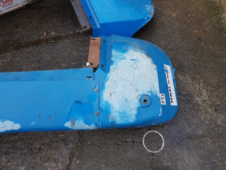 New Holland Tm, Ts, Tl, 60, 40, 35 Series, Cab Mudguard Kit 82007495, 82007496 - 挡泥板:图4 New Holland Tm, Ts, Tl, 60, 40, 35 Series, Cab Mudguard Kit 82007495, 82007496 - 挡泥板:图4