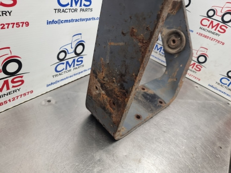 New Holland Tm155, Tm140, Tm165, 8360, Tm, 60, Cab Suspension Bracket 82021166 - 驾驶室悬架:图4 New Holland Tm155, Tm140, Tm165, 8360, Tm, 60, Cab Suspension Bracket 82021166 - 驾驶室悬架:图4