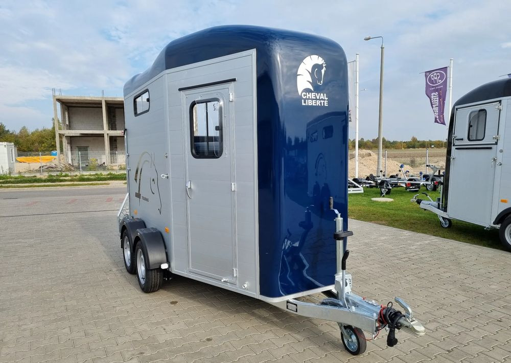 CHEVAL LIBERTÉ Touring Country + siodlarnia | przyczepa dla dwóch koni z rampą z przodu | 2000 kg DMC - 马拖车:图5 CHEVAL LIBERTÉ Touring Country + siodlarnia | przyczepa dla dwóch koni z rampą z przodu | 2000 kg DMC - 马拖车:图5