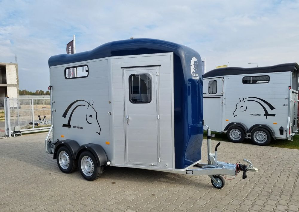 CHEVAL LIBERTÉ Touring Country + siodlarnia | przyczepa dla dwóch koni z rampą z przodu | 2000 kg DMC - 马拖车:图3 CHEVAL LIBERTÉ Touring Country + siodlarnia | przyczepa dla dwóch koni z rampą z przodu | 2000 kg DMC - 马拖车:图3
