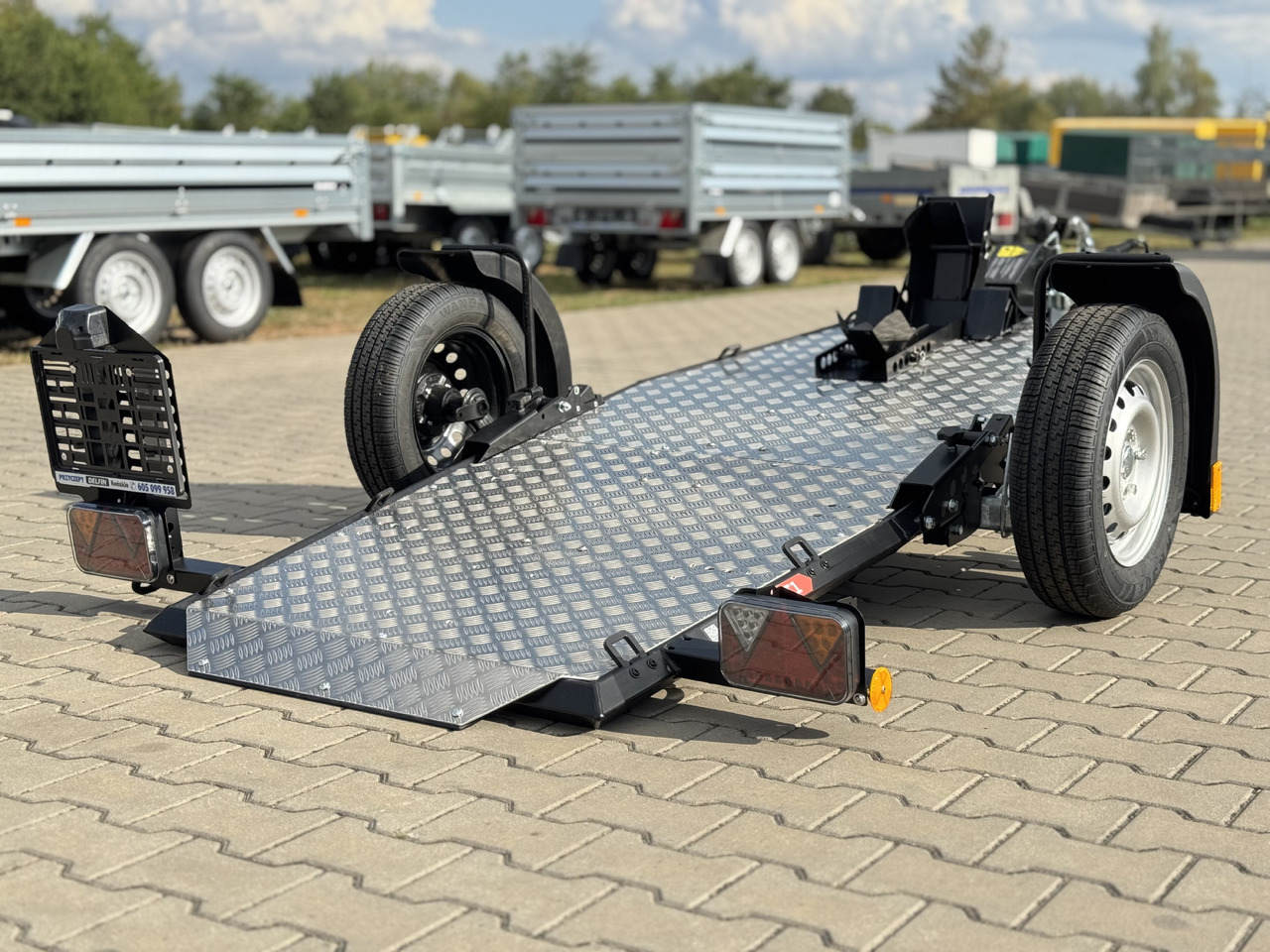 LORRIES MT-1 - przyczepa do przewozu 1 motocykla - 摩托车拖车:图1 LORRIES MT-1 - przyczepa do przewozu 1 motocykla - 摩托车拖车:图1