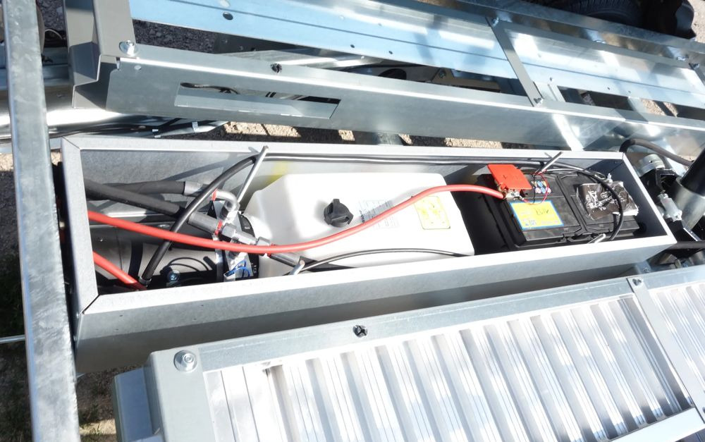 STEMA SHDK 35-30-18.2 Kiper Wywrotka - 翻斗拖车:图2 STEMA SHDK 35-30-18.2 Kiper Wywrotka - 翻斗拖车:图2