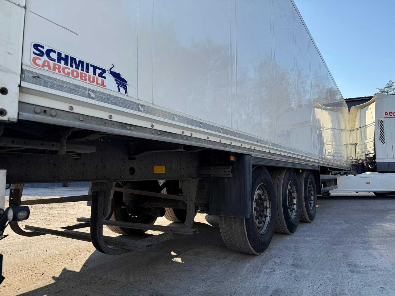 Schmitz Izoterma Kontener Box, 2017r, roleta , 481083 km , z Francji - 封闭厢式半拖车:图4 Schmitz Izoterma Kontener Box, 2017r, roleta , 481083 km , z Francji - 封闭厢式半拖车:图4