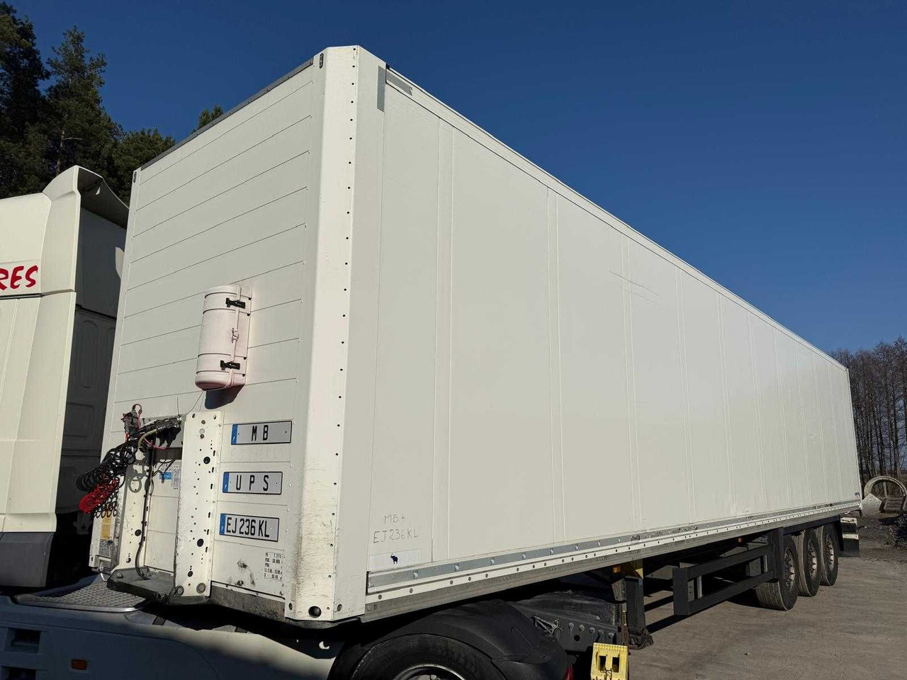 Schmitz Izoterma Kontener Box, 2017r, roleta , 481083 km , z Francji - 封闭厢式半拖车:图3 Schmitz Izoterma Kontener Box, 2017r, roleta , 481083 km , z Francji - 封闭厢式半拖车:图3