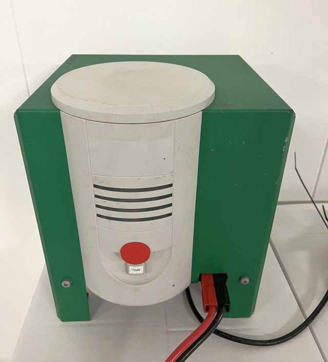 Hoppecke unknown | Trak mini 24V30A 230v Year unknown 80A Rema battery connecto Trak mini 24V30A 230v Year unknown 80A Rema battery connector - 电池 适用于 材料装卸设备:图1 Hoppecke unknown | Trak mini 24V30A 230v Year unknown 80A Rema battery connecto Trak mini 24V30A 230v Year unknown 80A Rema battery connector - 电池 适用于 材料装卸设备:图1
