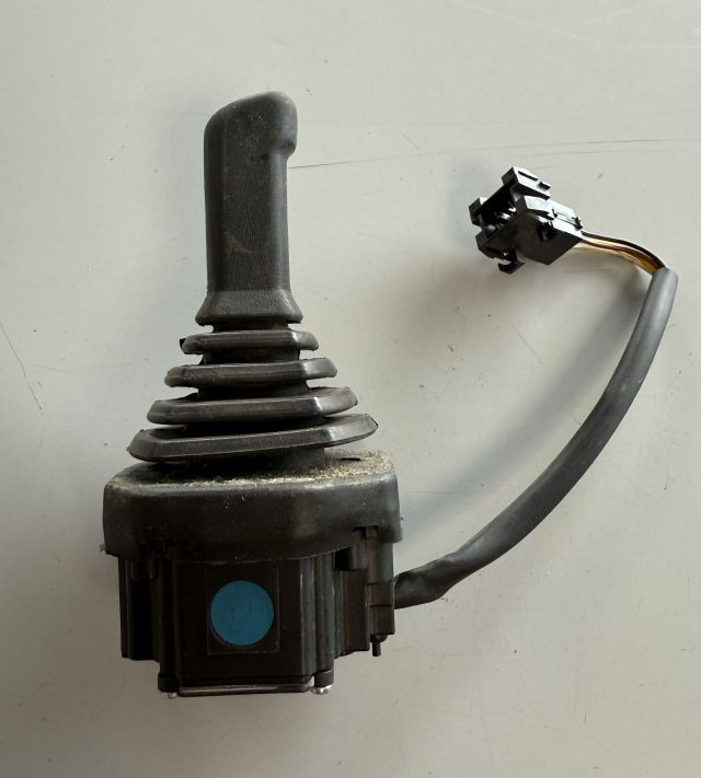 Linde 409324 | Joystick Single Axis Still no. 8409324 sn 0645 127 - 电气系统 适用于 材料装卸设备:图1 Linde 409324 | Joystick Single Axis Still no. 8409324 sn 0645 127 - 电气系统 适用于 材料装卸设备:图1