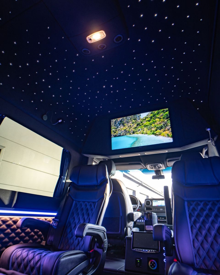 Mercedes-Benz Sprinter 319 VIP Van/ Sleeping Area/ Ski Holders - 小型客车:图2 Mercedes-Benz Sprinter 319 VIP Van/ Sleeping Area/ Ski Holders - 小型客车:图2
