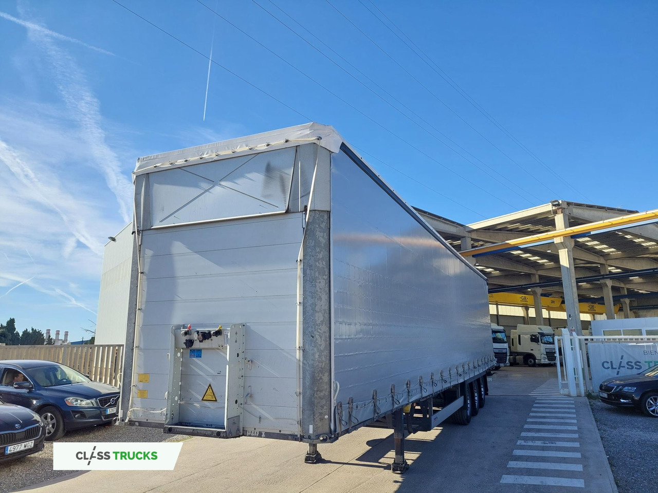 Schmitz Cargobull SCS24/L Varios - 侧帘半拖车:图1 Schmitz Cargobull SCS24/L Varios - 侧帘半拖车:图1