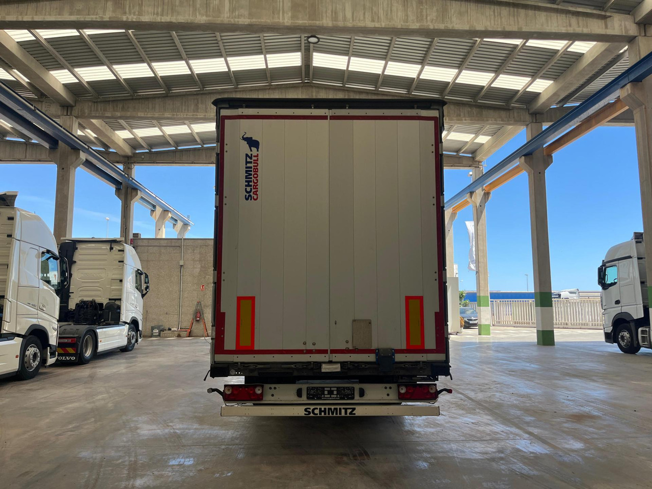 Schmitz Cargobull SCS24/L Varios - 侧帘半拖车:图4 Schmitz Cargobull SCS24/L Varios - 侧帘半拖车:图4