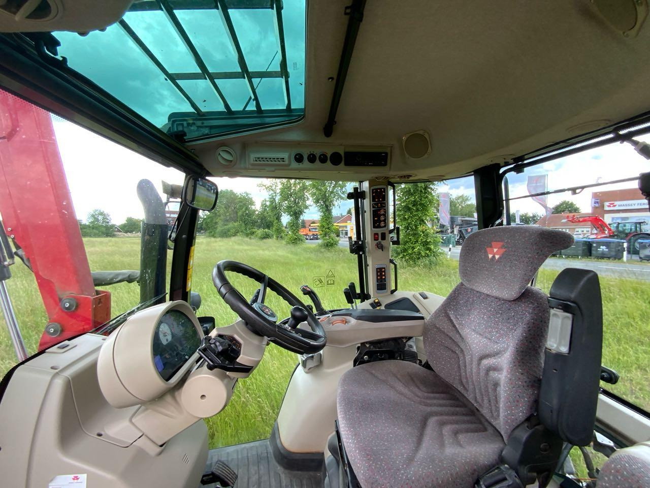 Massey Ferguson MF 5613 Dyna6 Efficient - 拖拉机:图4 Massey Ferguson MF 5613 Dyna6 Efficient - 拖拉机:图4