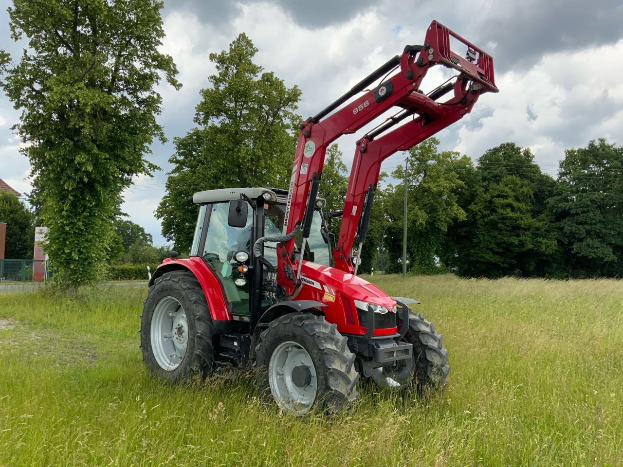 Massey Ferguson MF 5613 Dyna6 Efficient - 拖拉机:图2 Massey Ferguson MF 5613 Dyna6 Efficient - 拖拉机:图2