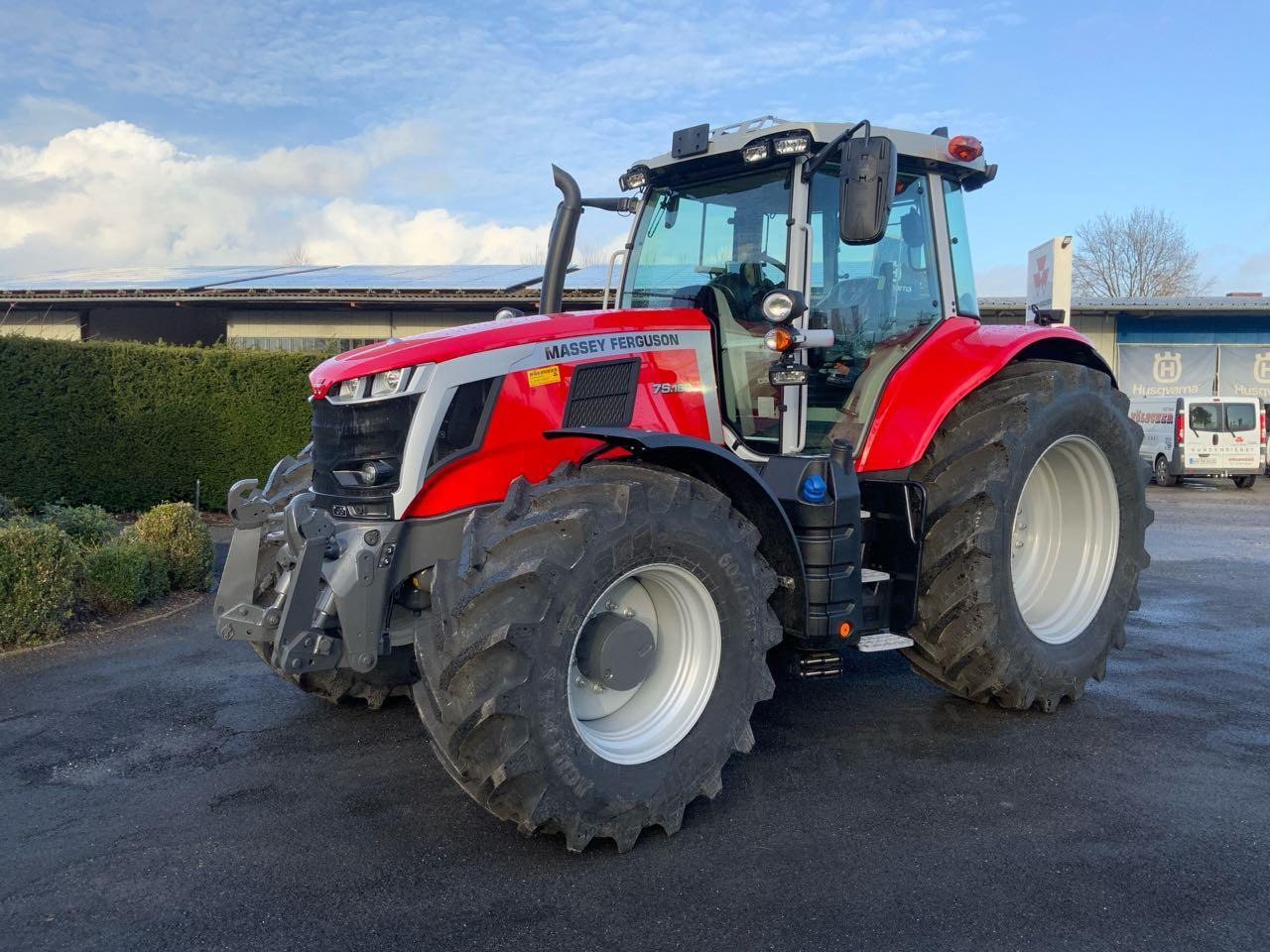 Massey Ferguson MF 7S.180 DYNA-VT - 拖拉机:图1 Massey Ferguson MF 7S.180 DYNA-VT - 拖拉机:图1