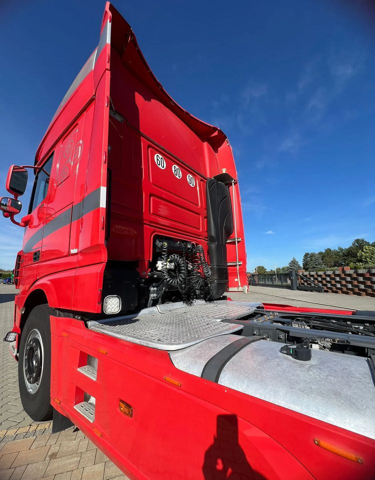 DAF XF 530 Super Space Cab | RETARDER | KLIMATYZACJA | EURO 6 | 2018 | 530 000 km - 牵引车:图5 DAF XF 530 Super Space Cab | RETARDER | KLIMATYZACJA | EURO 6 | 2018 | 530 000 km - 牵引车:图5