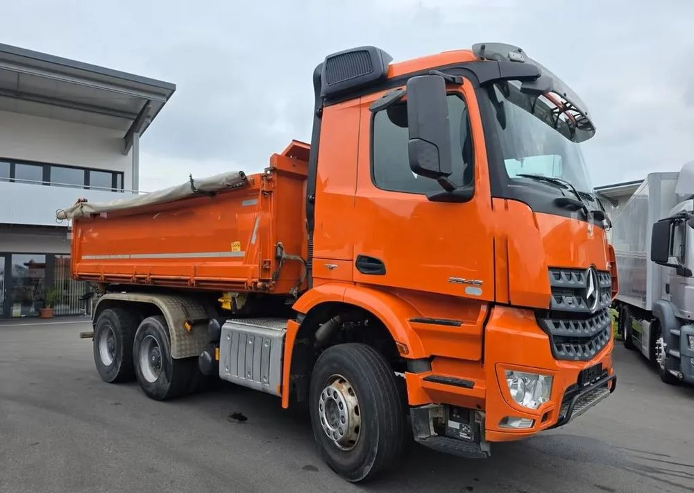Mercedes-Benz Arocs 2645 6x4 – Wywrotka Meiller 3- stronny/ Manual / Retarder / BORDMATIK / Blatt/Blatt - 翻斗车:图3 Mercedes-Benz Arocs 2645 6x4 – Wywrotka Meiller 3- stronny/ Manual / Retarder / BORDMATIK / Blatt/Blatt - 翻斗车:图3