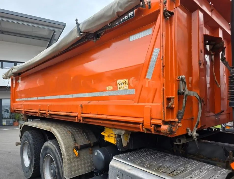 Mercedes-Benz Arocs 2645 6x4 – Wywrotka Meiller 3- stronny/ Manual / Retarder / BORDMATIK / Blatt/Blatt - 翻斗车:图4 Mercedes-Benz Arocs 2645 6x4 – Wywrotka Meiller 3- stronny/ Manual / Retarder / BORDMATIK / Blatt/Blatt - 翻斗车:图4