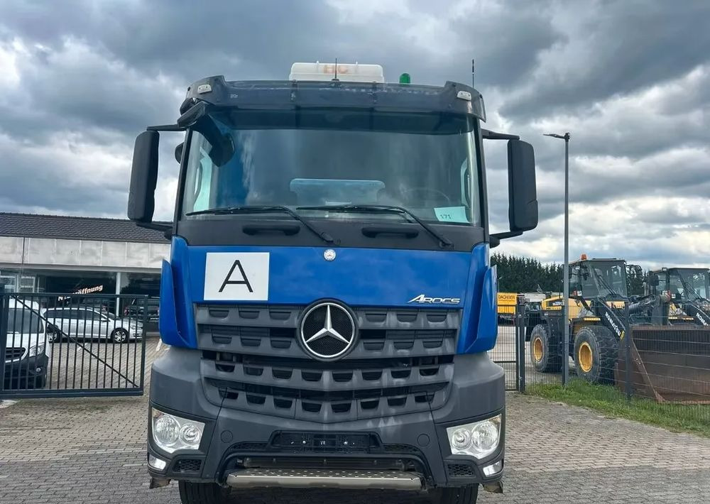 Mercedes-Benz Arocs 4142 | Wywrotka Schmitz | 8x4 | Euro 6 | Klima | Retarder | 242 598 km - 翻斗车:图5 Mercedes-Benz Arocs 4142 | Wywrotka Schmitz | 8x4 | Euro 6 | Klima | Retarder | 242 598 km - 翻斗车:图5