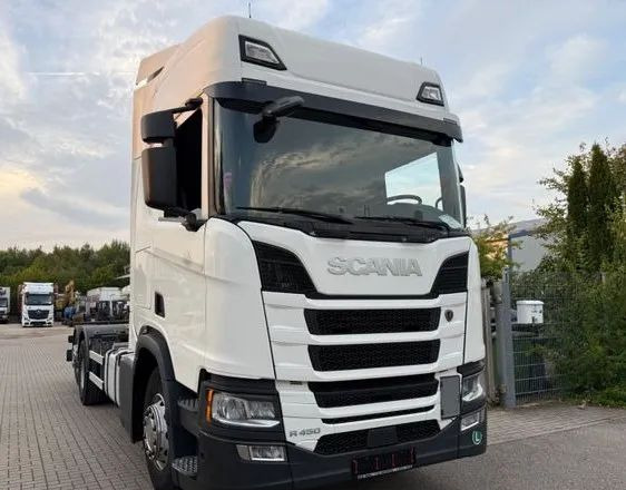 Scania R450 BDF • 6x2 • Euro 6d • Skrętna tylna oś • Retarder • Pod zabudowę • - 驾驶室底盘卡车:图1 Scania R450 BDF • 6x2 • Euro 6d • Skrętna tylna oś • Retarder • Pod zabudowę • - 驾驶室底盘卡车:图1