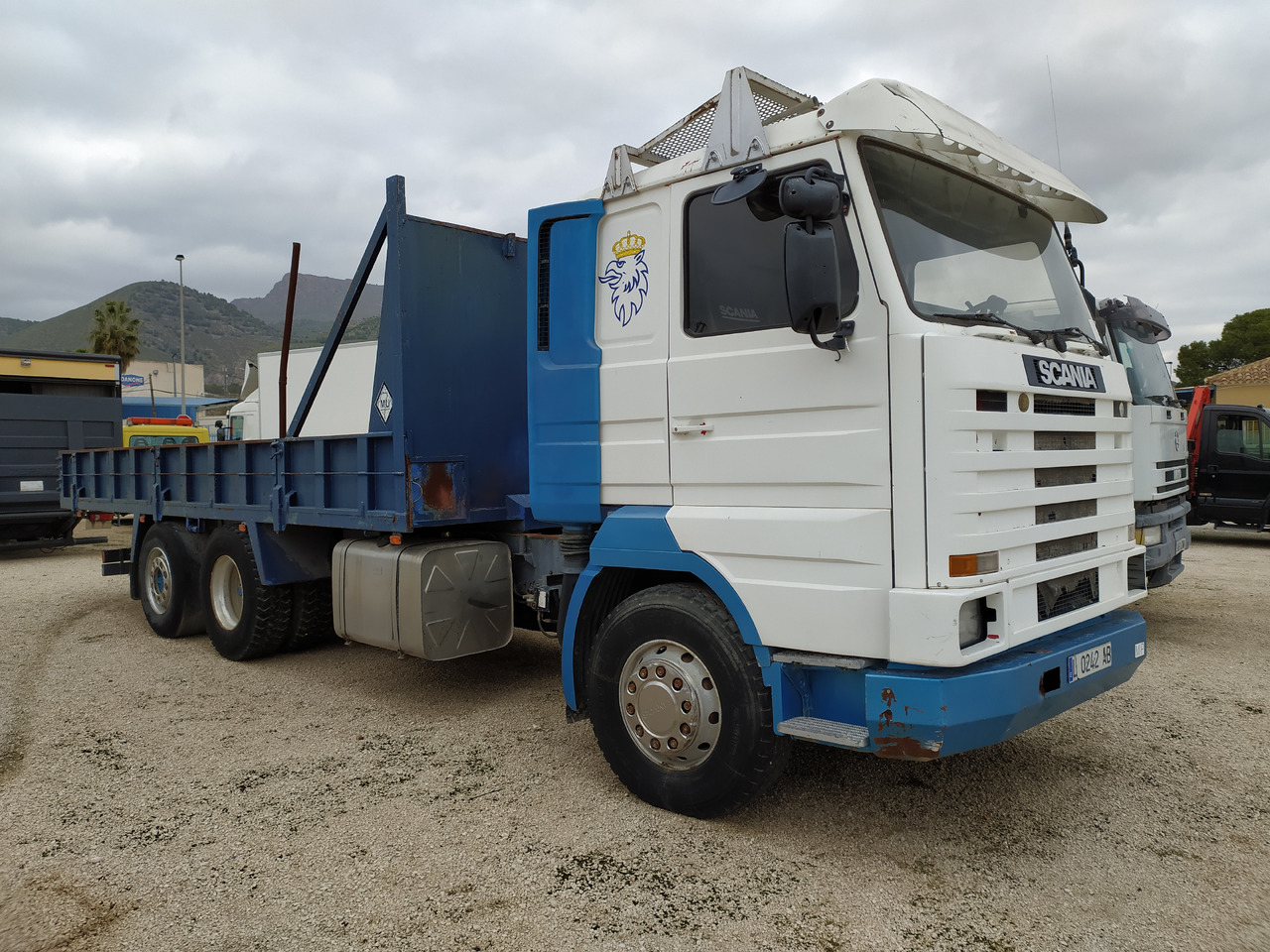 SCANIA 143 420 BASCULANTE - 翻斗车:图3 SCANIA 143 420 BASCULANTE - 翻斗车:图3