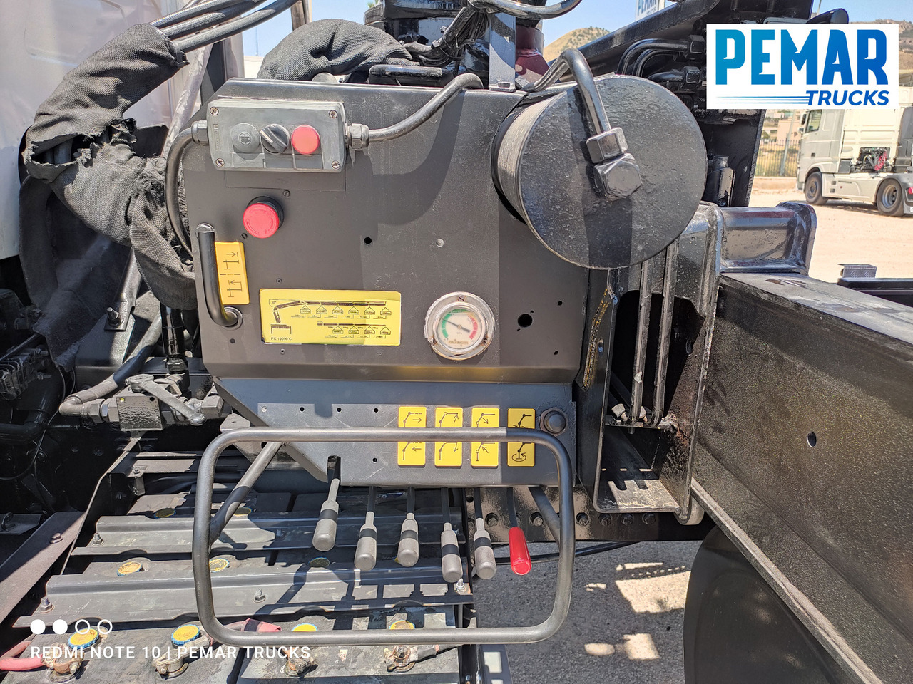 翻斗车, 起重车 VOLVO FM 440 6X4 GRUA BASCULANTE:图35 翻斗车, 起重车 VOLVO FM 440 6X4 GRUA BASCULANTE:图35