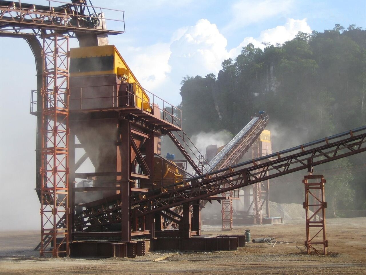 Kinglink 3YK2160 Aggregates and Stone Vibrating Screen | 300TPH - 筛选机:图1 Kinglink 3YK2160 Aggregates and Stone Vibrating Screen | 300TPH - 筛选机:图1