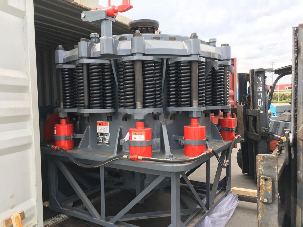 新的 圆锥破碎机 Kinglink 4.25 FEET SYMONS CONE CRUSHER MODEL KLM1300：图12