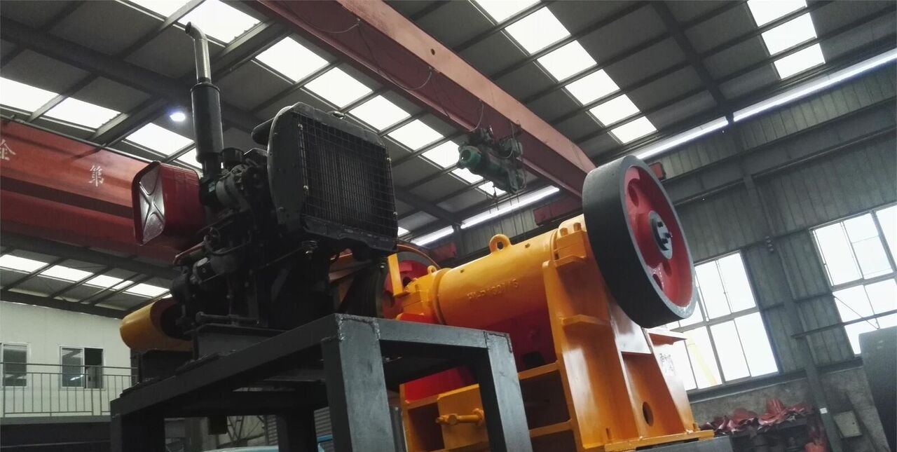 Kinglink PE250x400 Diesel Engine Skid Frame Jaw Crusher 10x16 - 颚式破碎机:图1 Kinglink PE250x400 Diesel Engine Skid Frame Jaw Crusher 10x16 - 颚式破碎机:图1