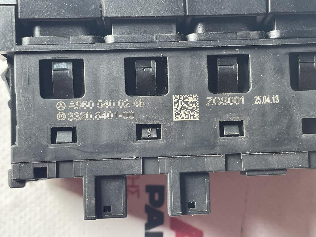 MERCEDES-BENZ ACTROS MP4 SWITHES - A960 5400246 - 电气系统 适用于 卡车:图2 MERCEDES-BENZ ACTROS MP4 SWITHES - A960 5400246 - 电气系统 适用于 卡车:图2