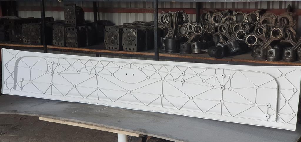 MERCEDES-BENZ ATEGO HOOD TOP PLASTIC - 引擎罩 适用于 卡车:图2 MERCEDES-BENZ ATEGO HOOD TOP PLASTIC - 引擎罩 适用于 卡车:图2