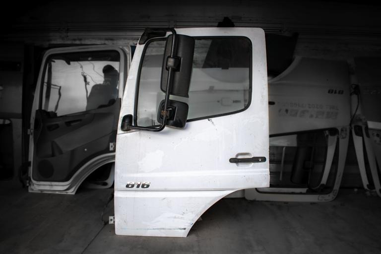 MERCEDES-BENZ ATEGO II - LEFT - 车门及其零件 适用于 卡车:图1 MERCEDES-BENZ ATEGO II - LEFT - 车门及其零件 适用于 卡车:图1