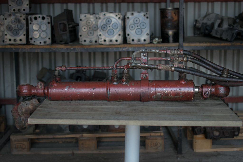 MERCEDES-BENZ SK HYDRAULIC STEERING BOTTLE - 液压缸 适用于 卡车:图1 MERCEDES-BENZ SK HYDRAULIC STEERING BOTTLE - 液压缸 适用于 卡车:图1