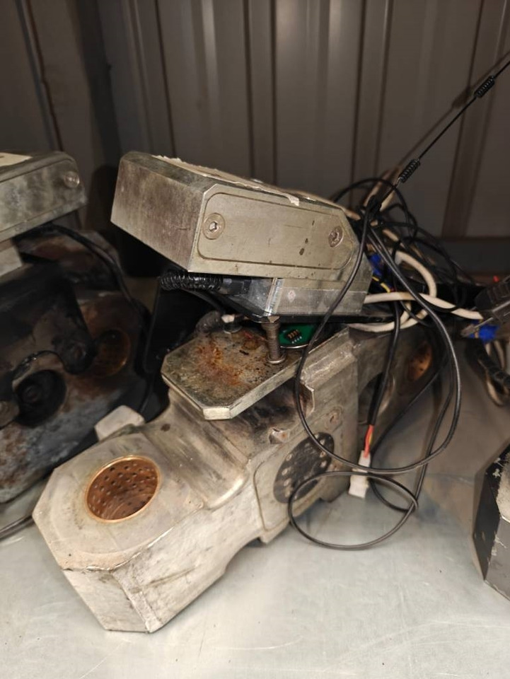 John Deere Bluetooth Scales - 对重装置:图3 John Deere Bluetooth Scales - 对重装置:图3