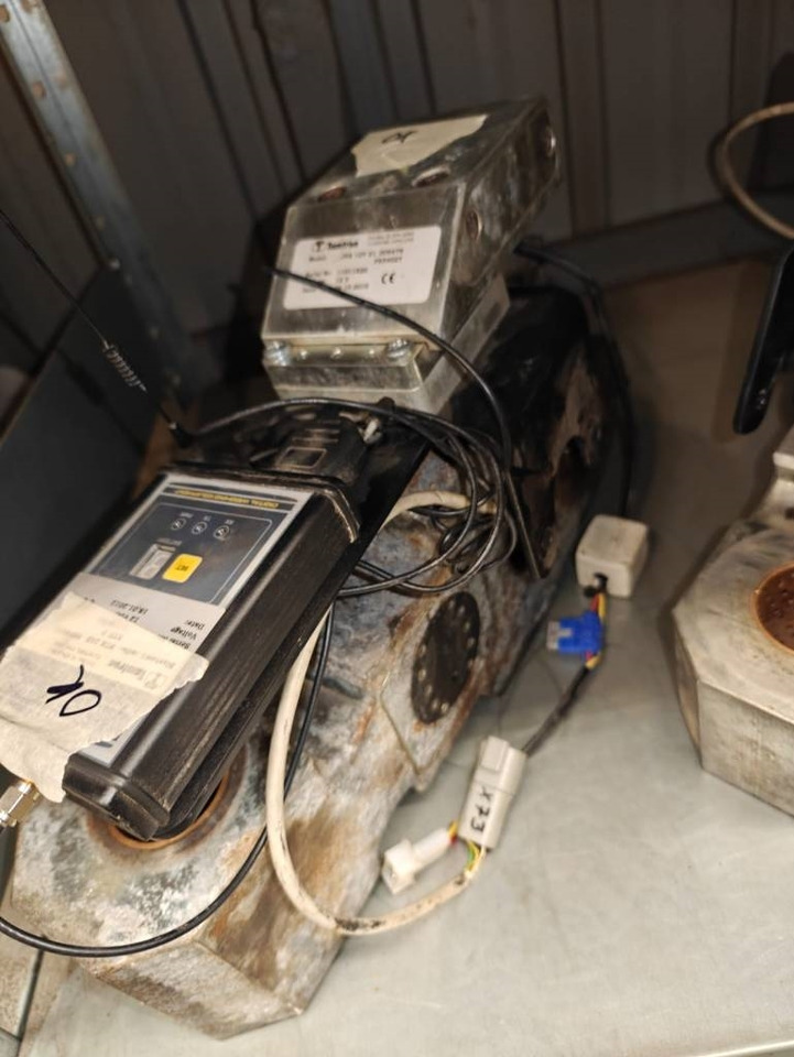 John Deere Bluetooth Scales - 对重装置:图2 John Deere Bluetooth Scales - 对重装置:图2