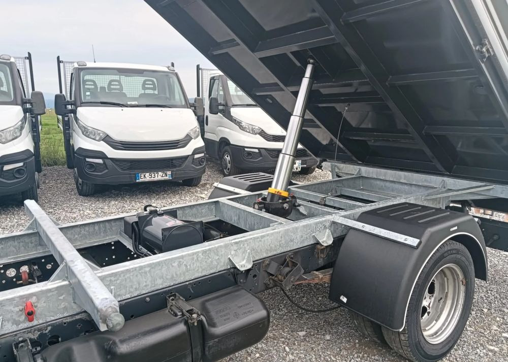 Iveco 35C13, 35C12, 35C14, 35C15 - 翻斗货车:图2 Iveco 35C13, 35C12, 35C14, 35C15 - 翻斗货车:图2