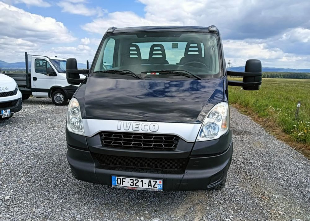 Iveco 35C13, 35C12, 35C14, 35C15 - 驾驶室底盘卡车:图2 Iveco 35C13, 35C12, 35C14, 35C15 - 驾驶室底盘卡车:图2