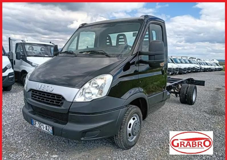 Iveco 35C13, 35C12, 35C14, 35C15 - 驾驶室底盘卡车:图1 Iveco 35C13, 35C12, 35C14, 35C15 - 驾驶室底盘卡车:图1
