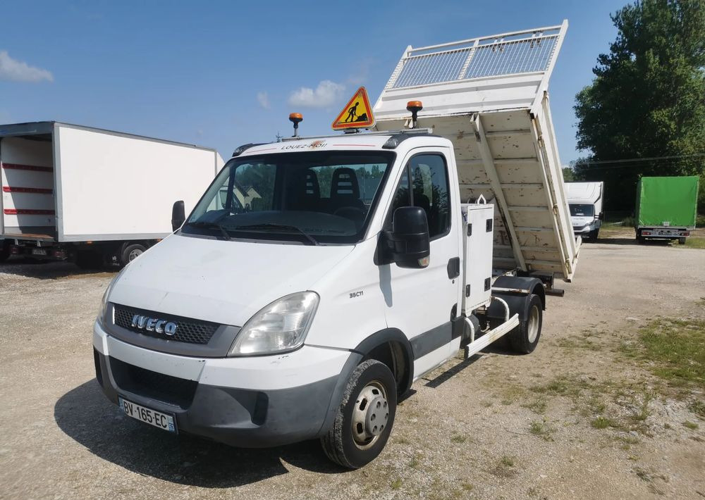 Iveco Daily 35C11 Kiper wywrotka Hak Bliźniak sprowadzony - 翻斗货车:图1 Iveco Daily 35C11 Kiper wywrotka Hak Bliźniak sprowadzony - 翻斗货车:图1