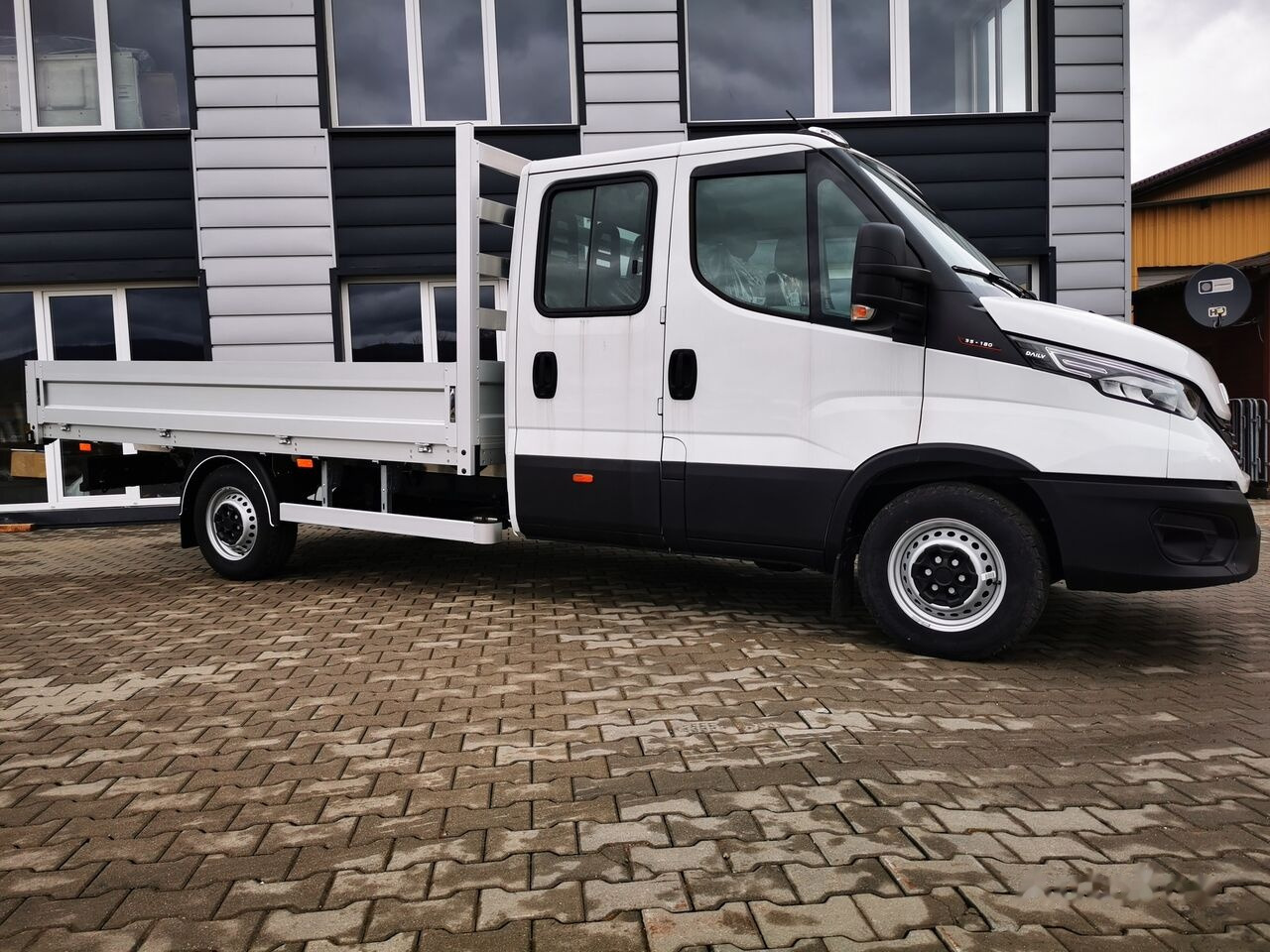 IVECO Daily 180KM r. oś 4100 - 平板货车:图2 IVECO Daily 180KM r. oś 4100 - 平板货车:图2