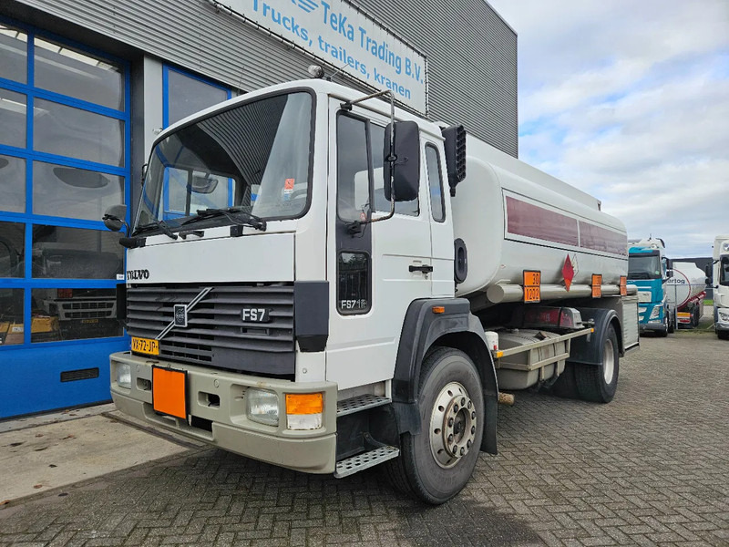 Volvo F S7 18 HOBUR 14.800 Liter 3 Compartments Steel Manual - 罐车:图2 Volvo F S7 18 HOBUR 14.800 Liter 3 Compartments Steel Manual - 罐车:图2